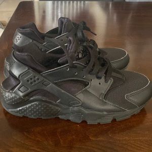 Boys Nike huarache